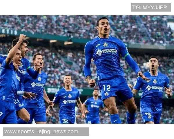 西甲激战：多特蒙德与那不勒斯战成平局转会传闻引发热议